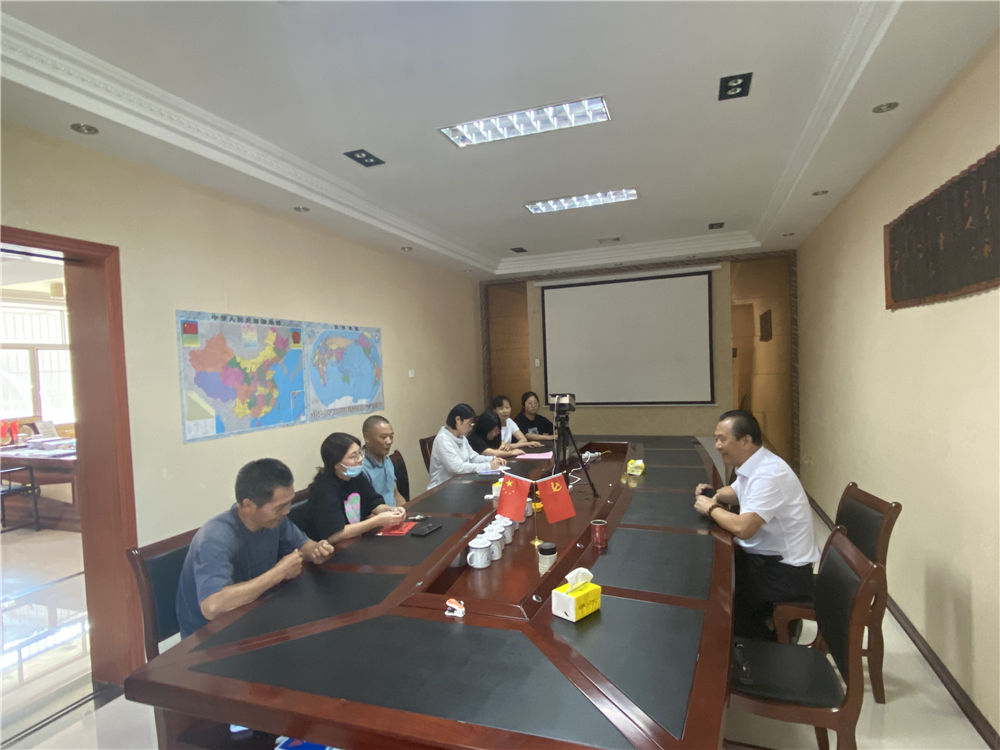 “關(guān)愛員工，情系學(xué)子”易順公司董事長(zhǎng)為員工子女發(fā)放助學(xué)金