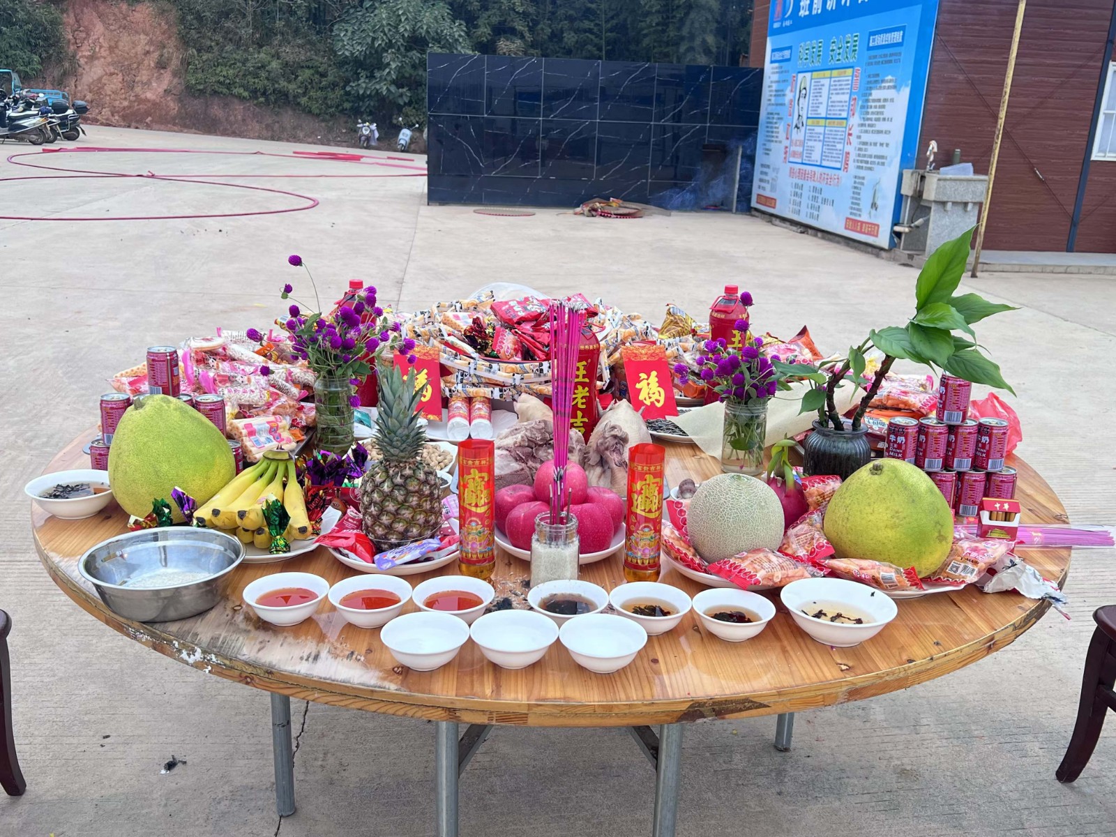 易順建工集團有限公司承建的松溪縣三和循環(huán)經(jīng)濟產(chǎn)業(yè)園標準化廠房和基礎(chǔ)設(shè)施提升項目——標準化廠房建設(shè)項目封頂大吉!